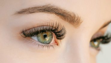 How does the eyelash extension technique work?